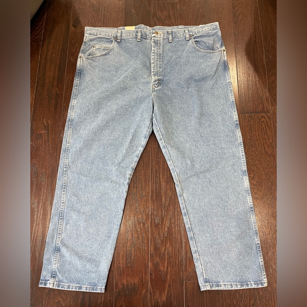 Wrangler Rugged Wear Men Size 48x 30 Relaxed Fit Cotton Blue Jeans Outdoor NEW